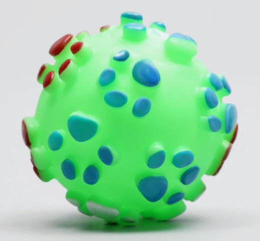 Игрушка пищащая Мяч Лапка для собак 6,5см зелёная 7127487