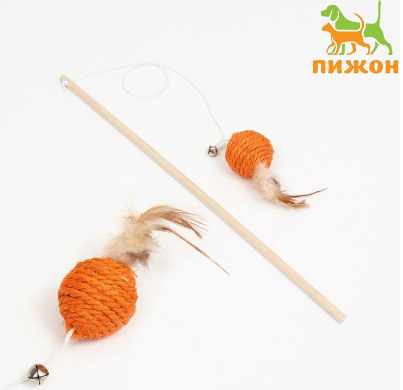 Дразнилка Сизалевый шар с перьями на деревянной ручке, 40 см