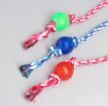 Игрушка-Дразнилка для собак с мячиком,95гр до 54см микс цветов 1513515